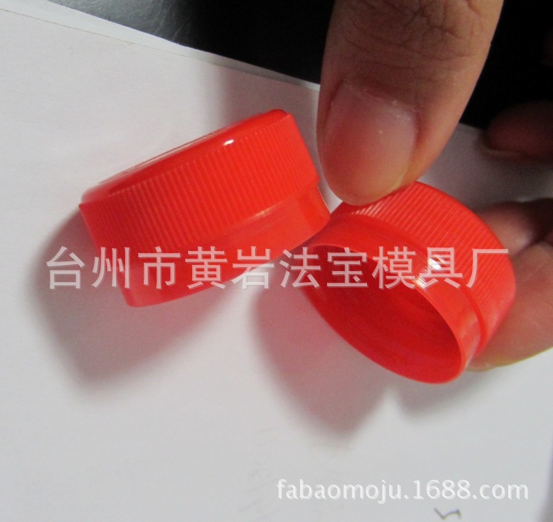 专业供应各种款式大小瓶盖塑料模具