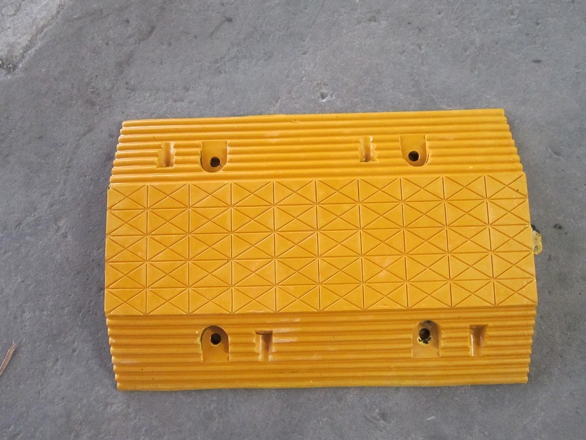 黄黑色 橡胶减速带 50*35*5cm 交叉纹减速板 小米字 橡胶减速板