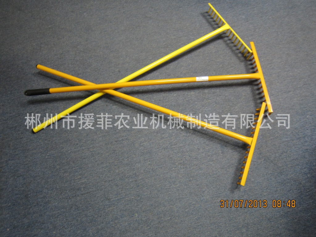 赞比亚津巴布韦连体铁锹，南非黄色铁耙16齿，铁叉，钢镐，锄头