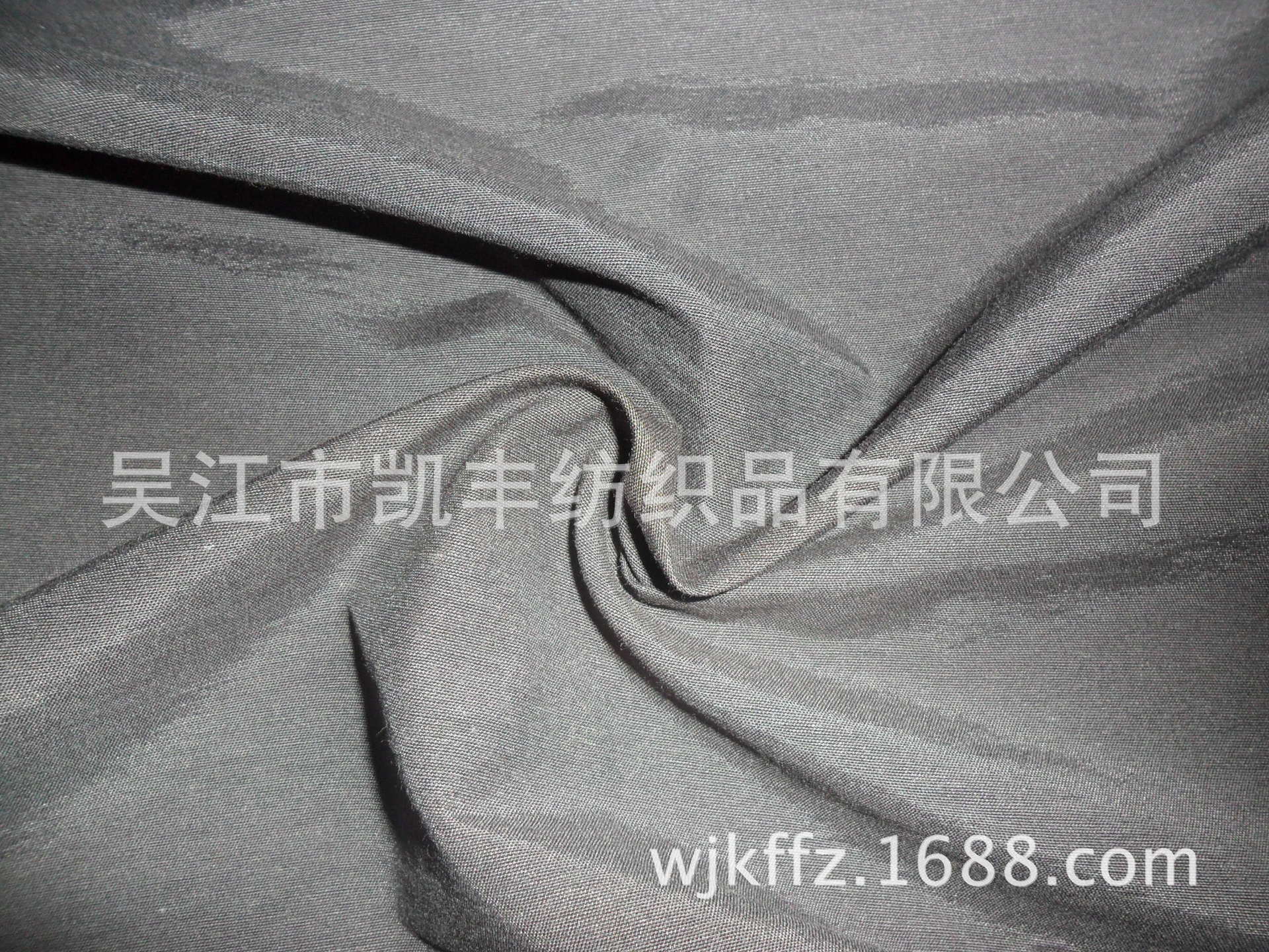 全工艺70D*16S平纹半光锦棉交织布风衣棉服休闲服夹克面料现代风