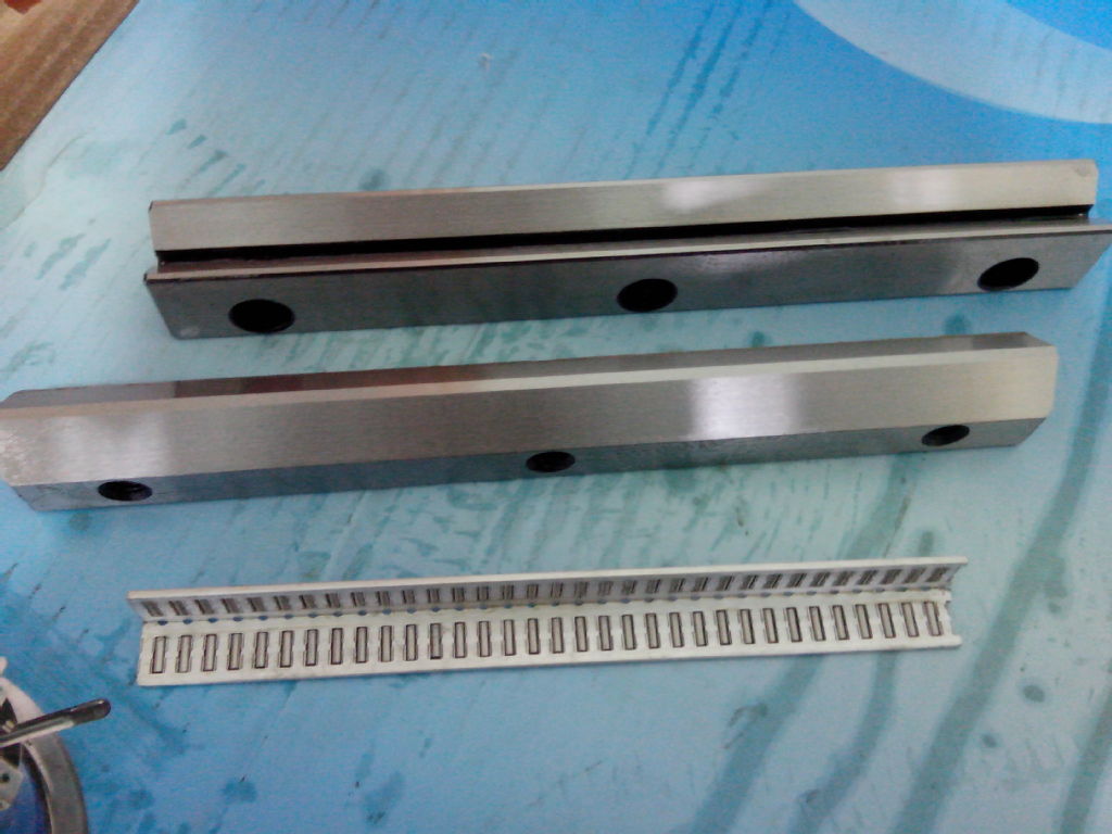 生产供应MV7040滚针导轨