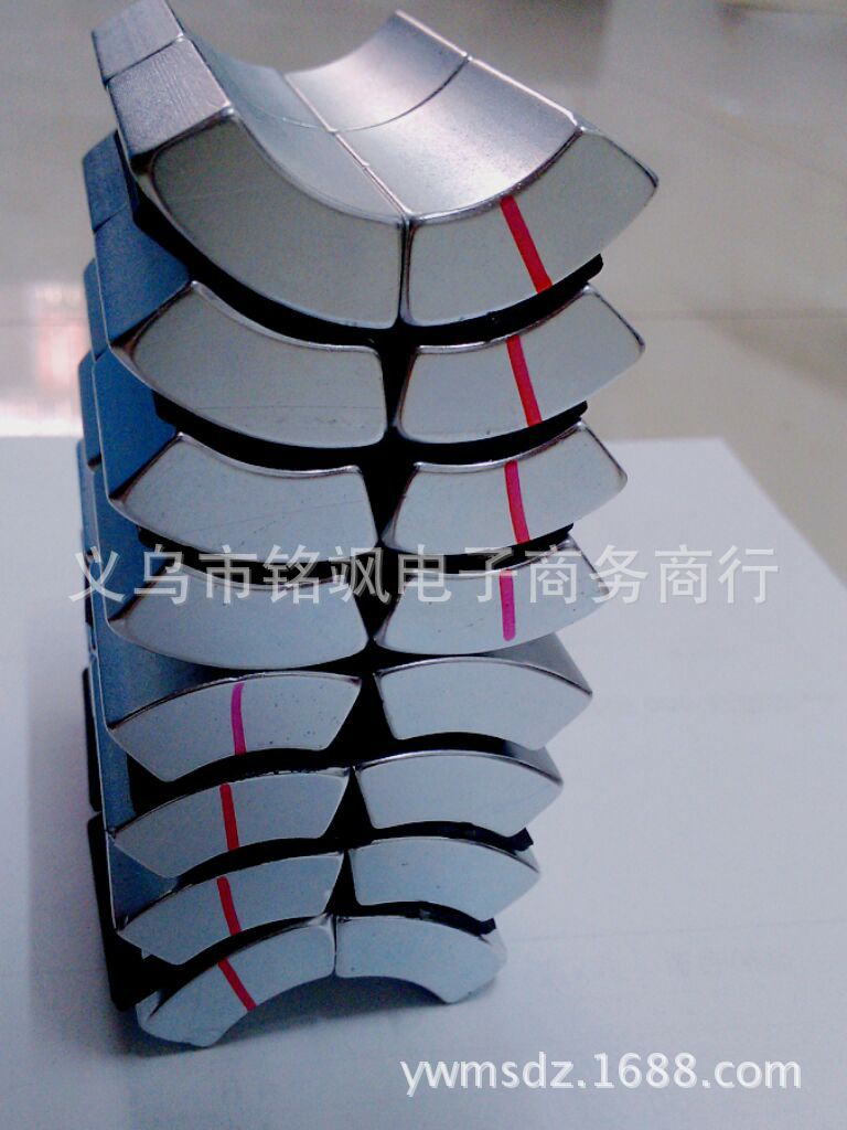 不锈钢能用磁铁吸住吗 (不锈钢能用磁吸吗)