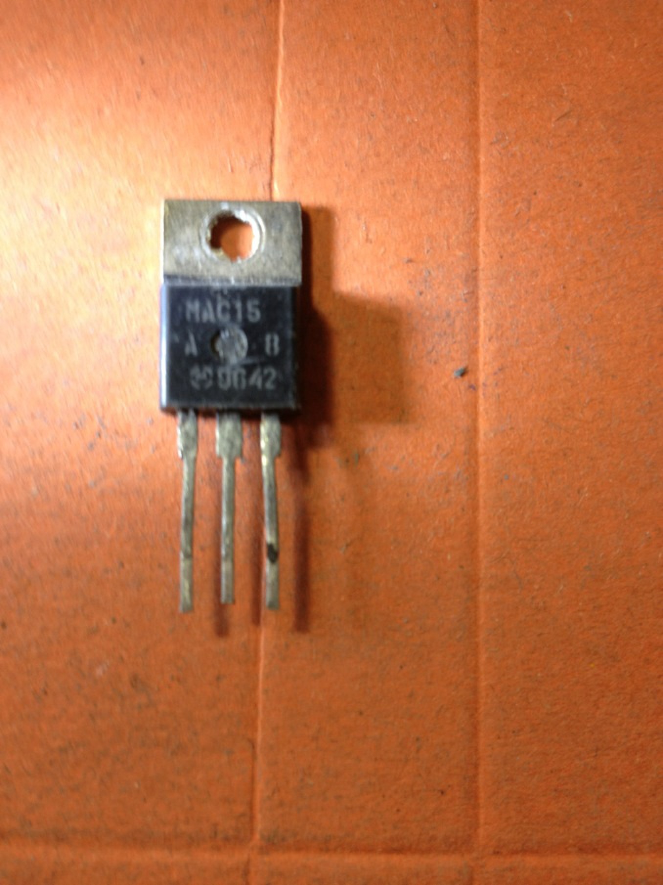 专营三极管批发MAC15A8 MAC15仪器测试 质量稳定