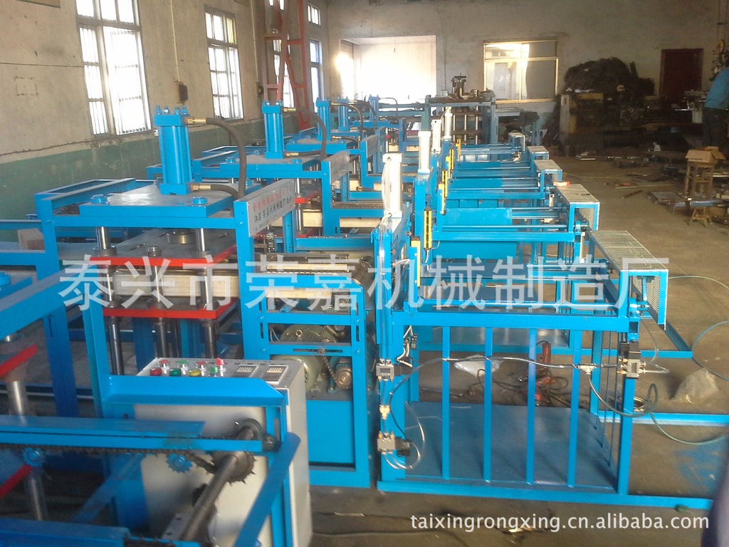 供应半自动秧盘机