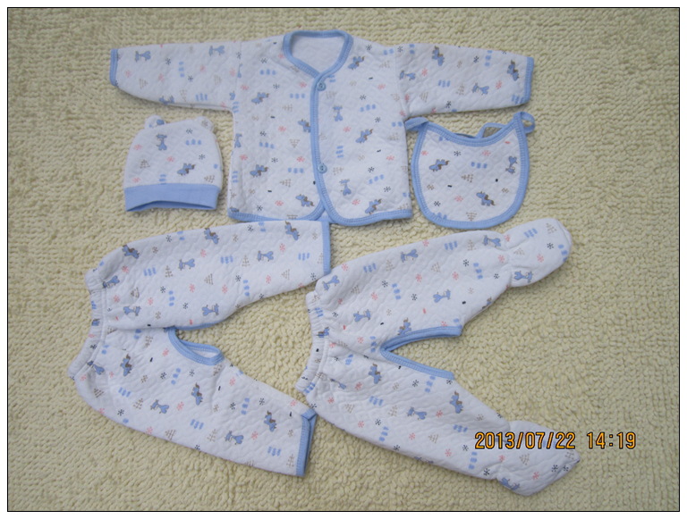 Coffret cadeau pour bébé - Vêtements + Fournitures - Ref 1962471 Image 6