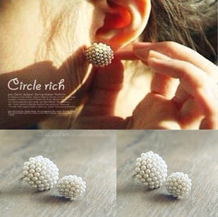 Simple Geometric Round Pearl Stud Earrings Millet Ball Ball Stud Earrings display picture 8