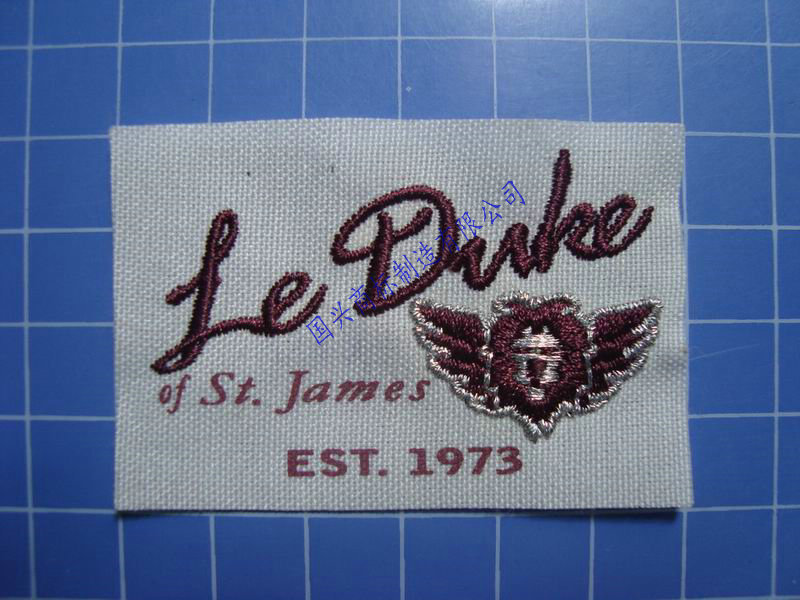 免费设计 品质保证 厂家大量供应绣花章 绣花布标t恤商标