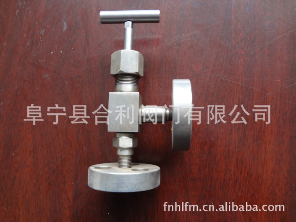 供应精密不锈钢J44Y-320P角式法兰截止阀  针型阀  仪表阀