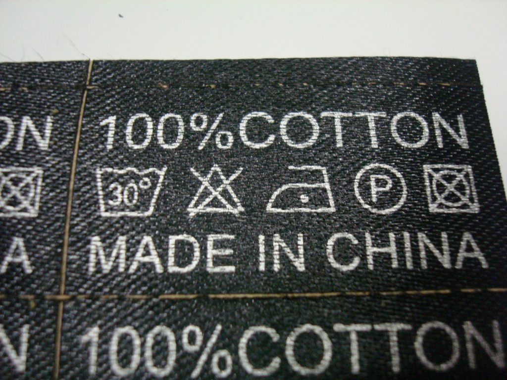 厂家直销不干胶布标 贴标 现货 可设计制作