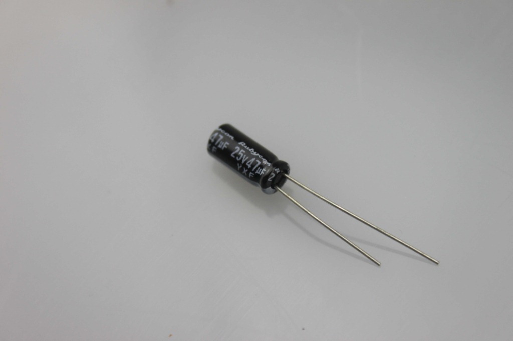 电表电解电容 25 YXA 1000M 10*20