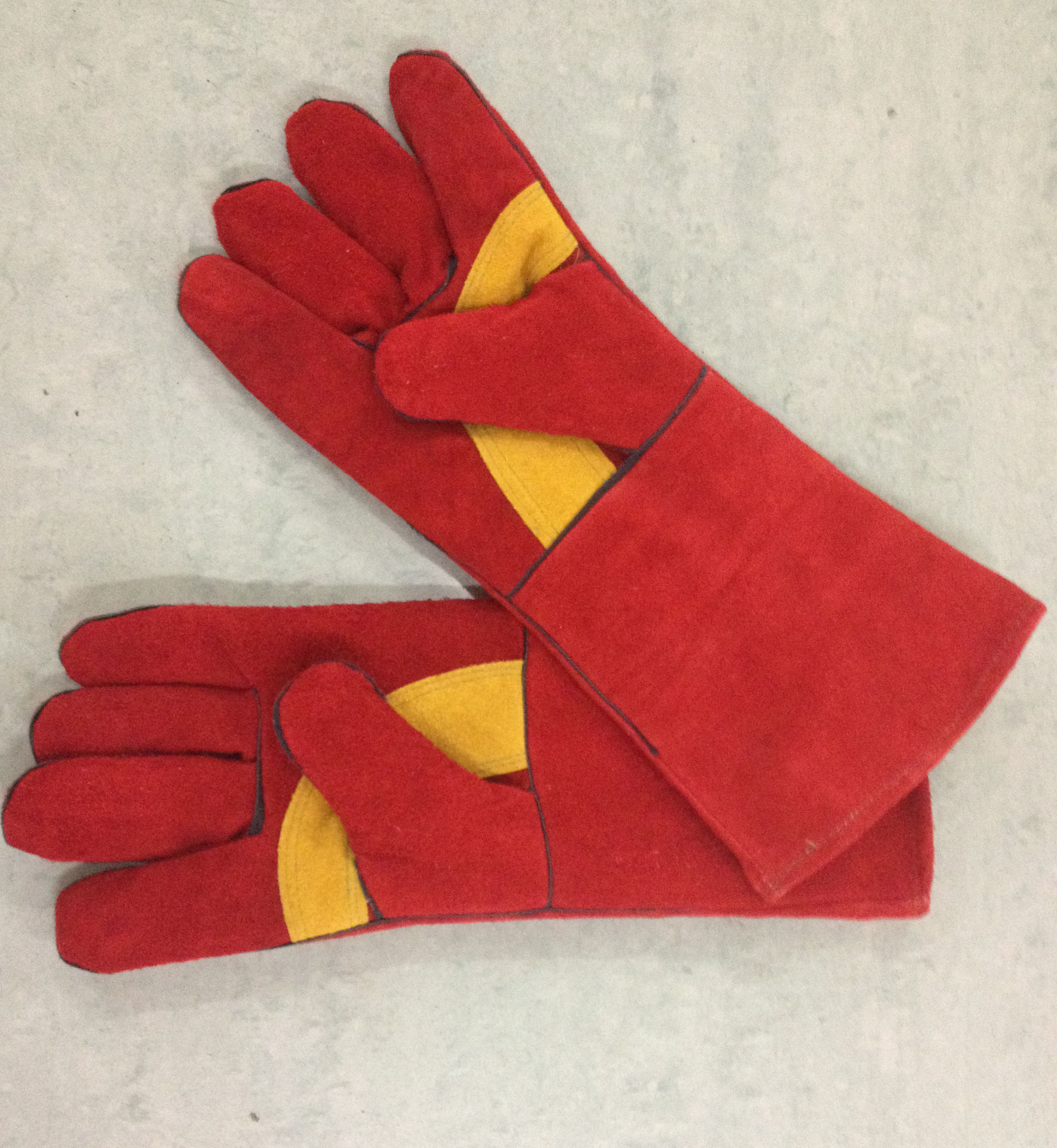 供应14’红色加弯全里电焊手套 牛二层电焊手套