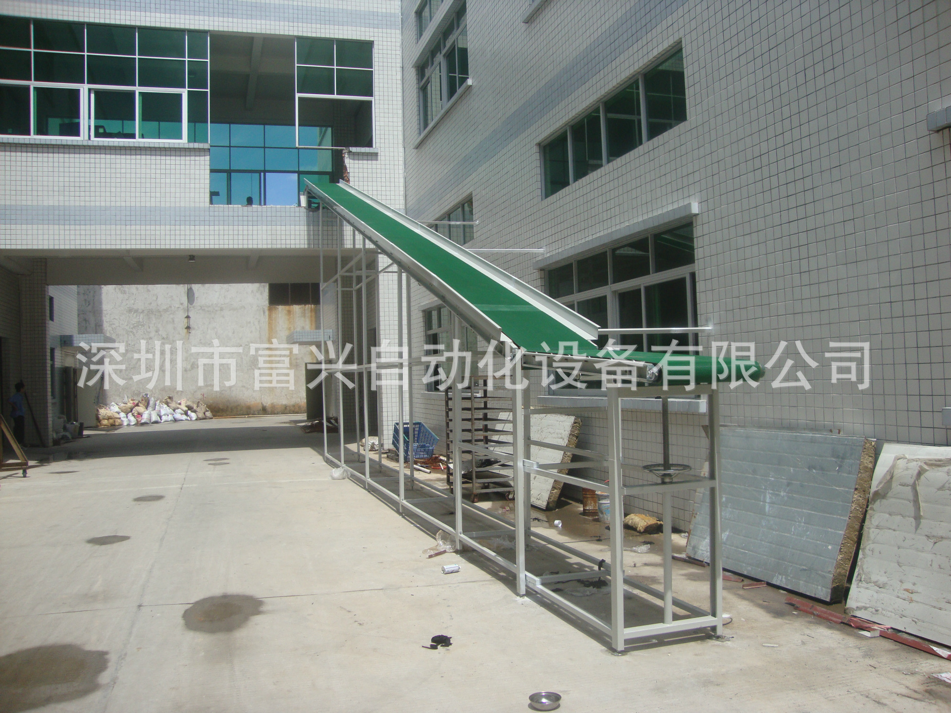 供应各种输送机/订制各行业输送设备 皮带式输送机 搁板式输送机