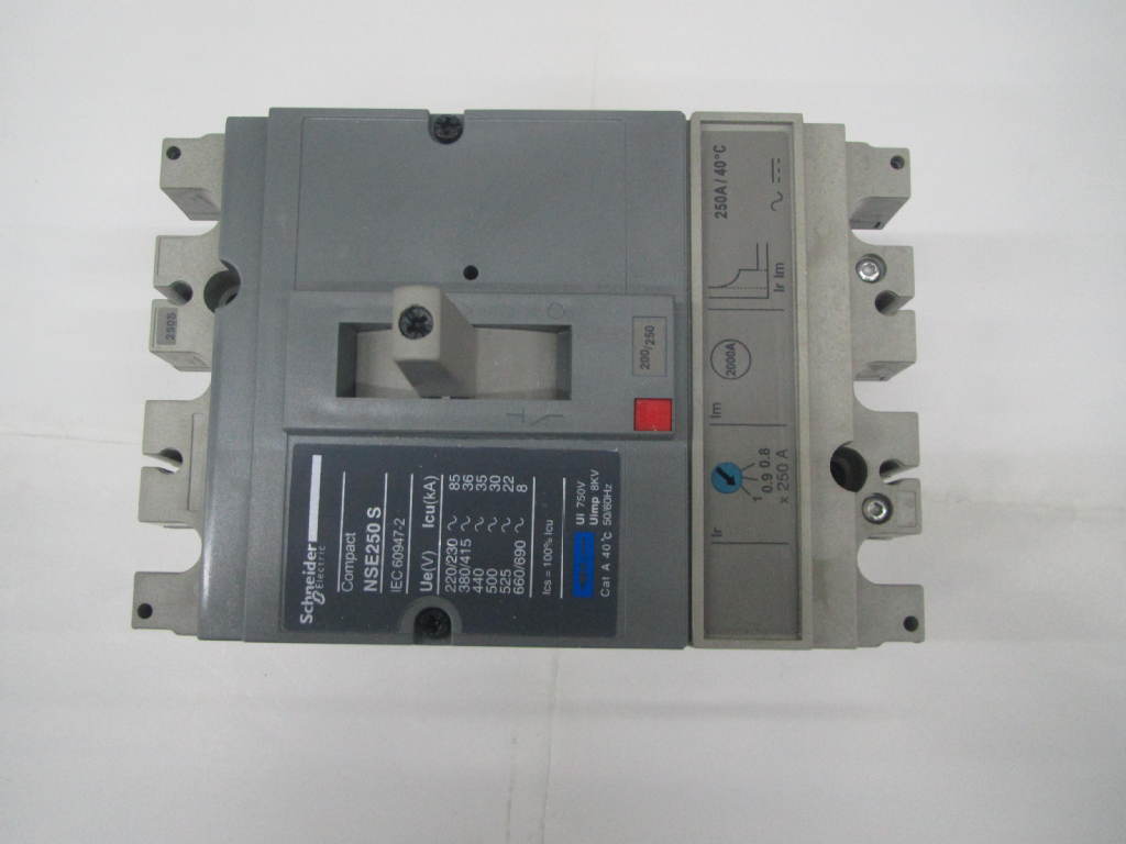 原装正品NSE250S3250 3P 250A Schneider空气开关塑壳式断路器