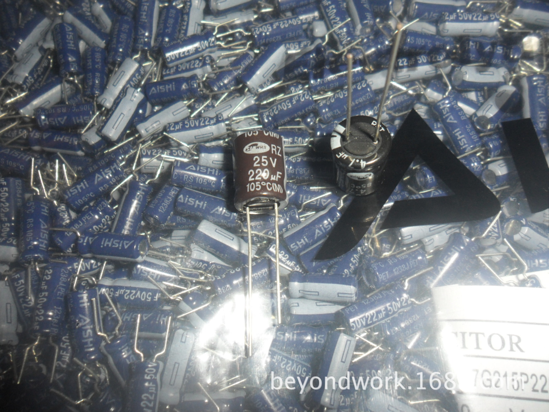 韩国三和进口 25v220uf 电解电容220uf25v滤波电子