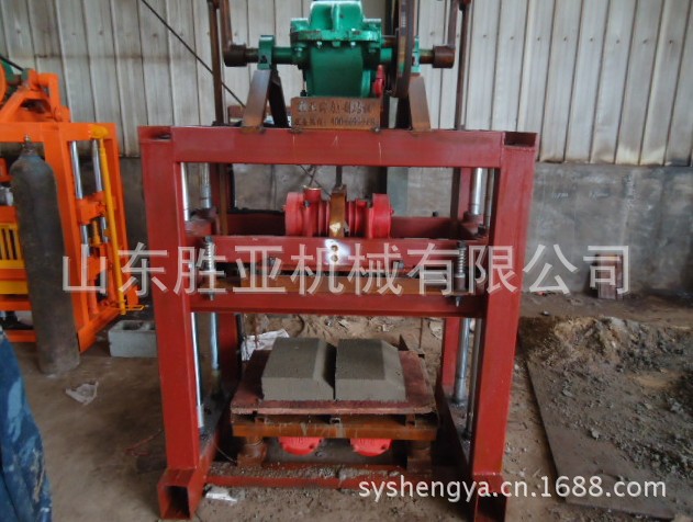 加工销售QTJ4-40非洲小型路沿石机 小型路沿石机 路沿石机