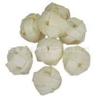 Pet Toy Factory производит и поставляет игрушки для домашних животных, чтобы кусать тканые шарики из воловьей кожи