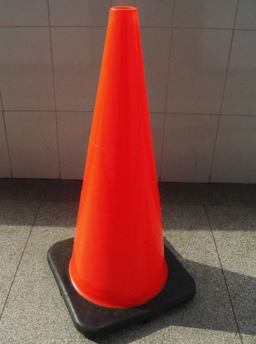 pvc路锥 黑底pvc路锥 回料pvc底座36*36cm 加重型雪糕筒耐用柔韧