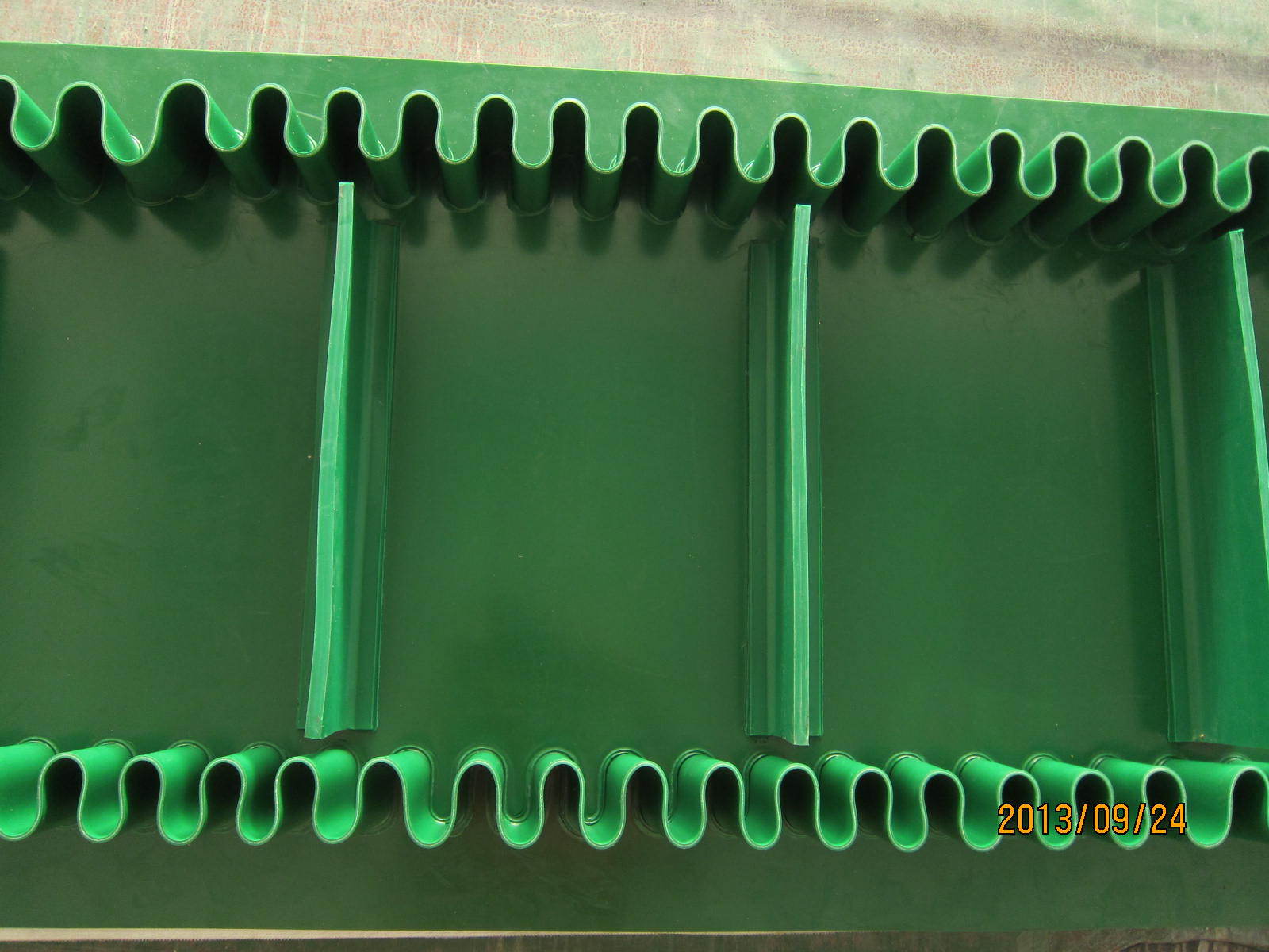 供应：各种裙边挡板带.提升带、爬坡带