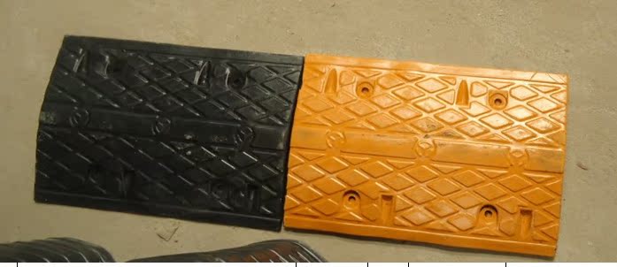 批发橡胶菱形减速带 500*350*40mm交通减速垄道路减速胶厂家