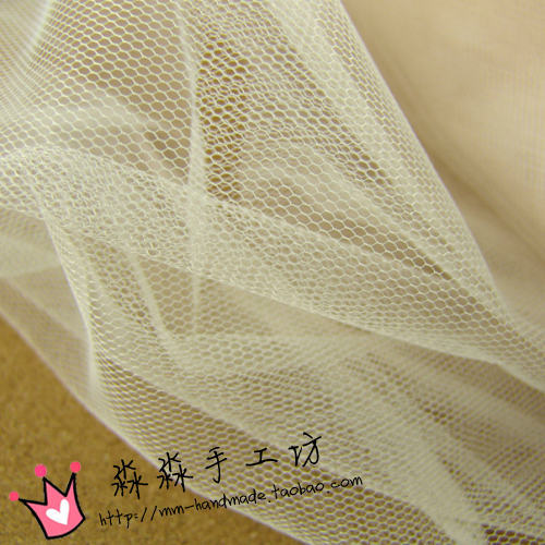 微硬杏色涤纶网纱纺织服装布料厂家直销头纱蓬蓬裙婚纱布景面料