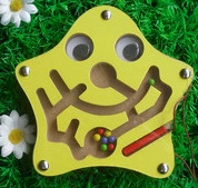 Small magnetic labyrinth, wooden pen, smart toy, family style