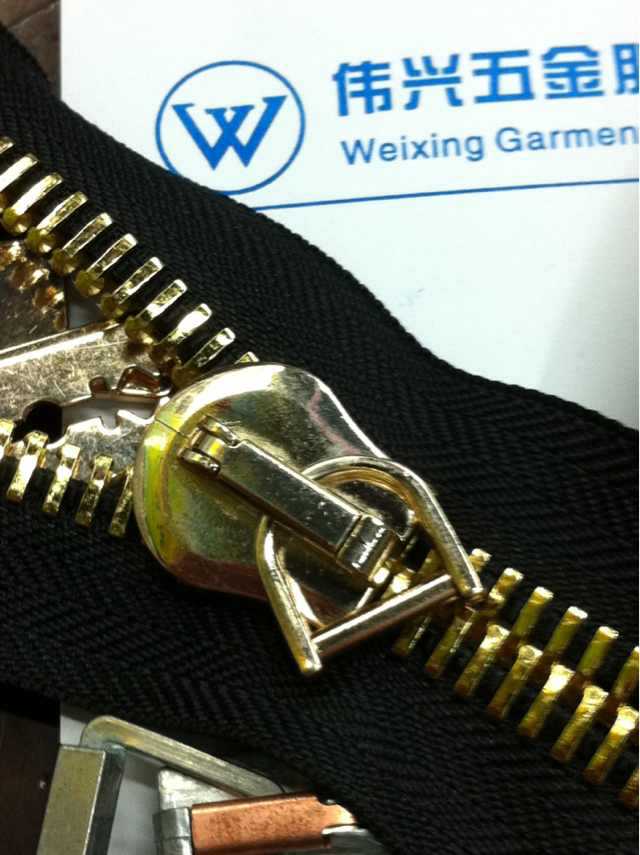 【伟兴辅料】提供15#金属欧款拉头红色头