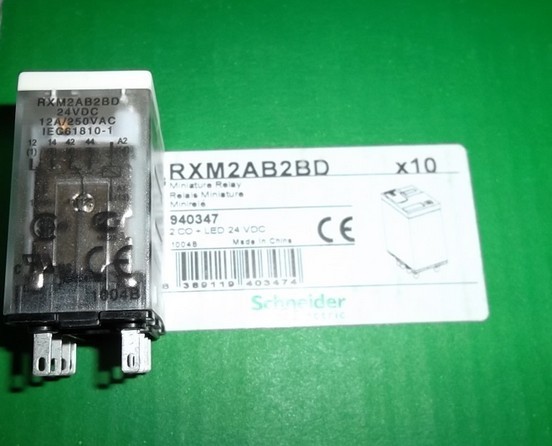 中间继电器  RXM2AB2BD