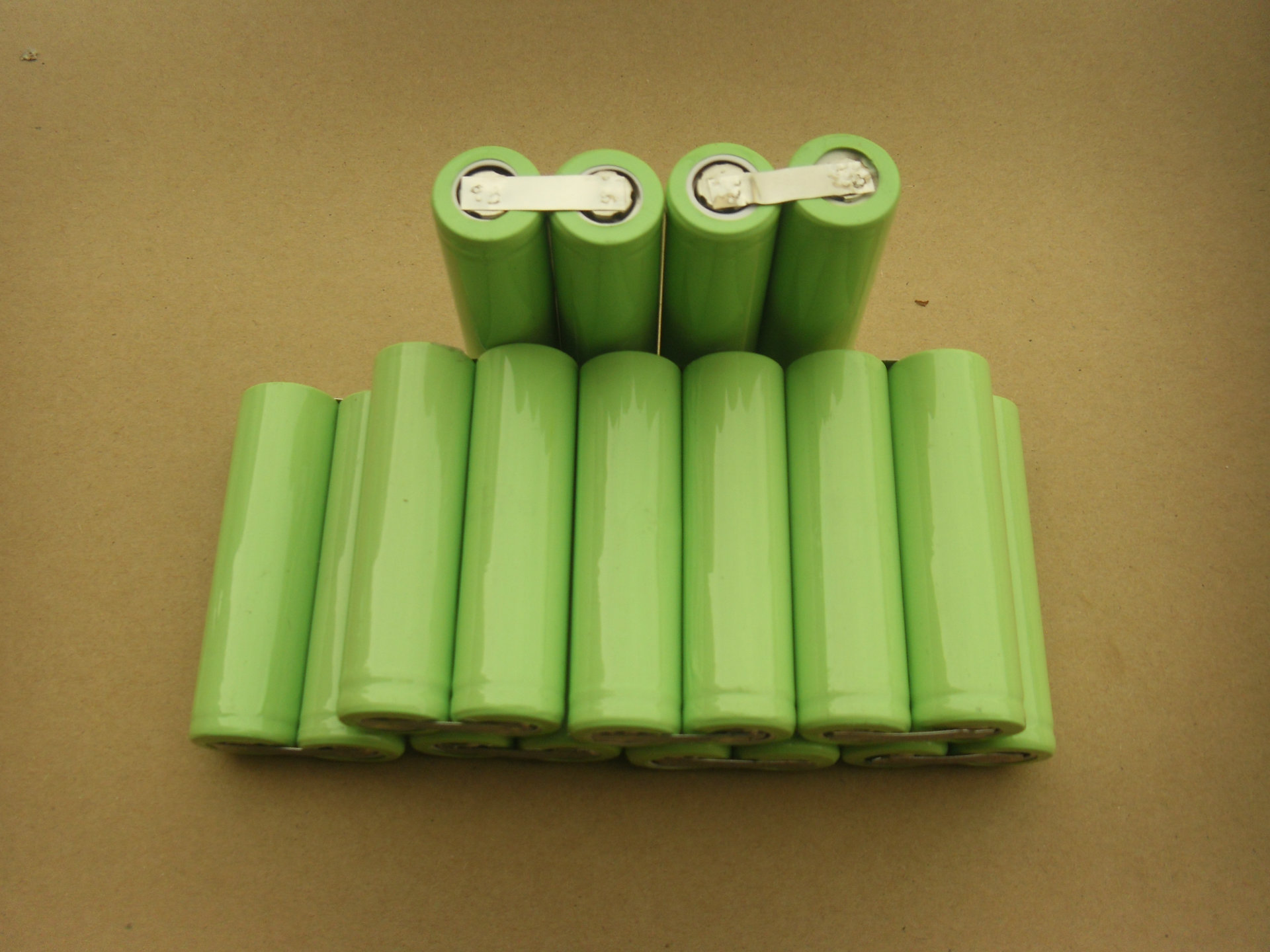 厂家直销18650锂电池  2并 3000MAH