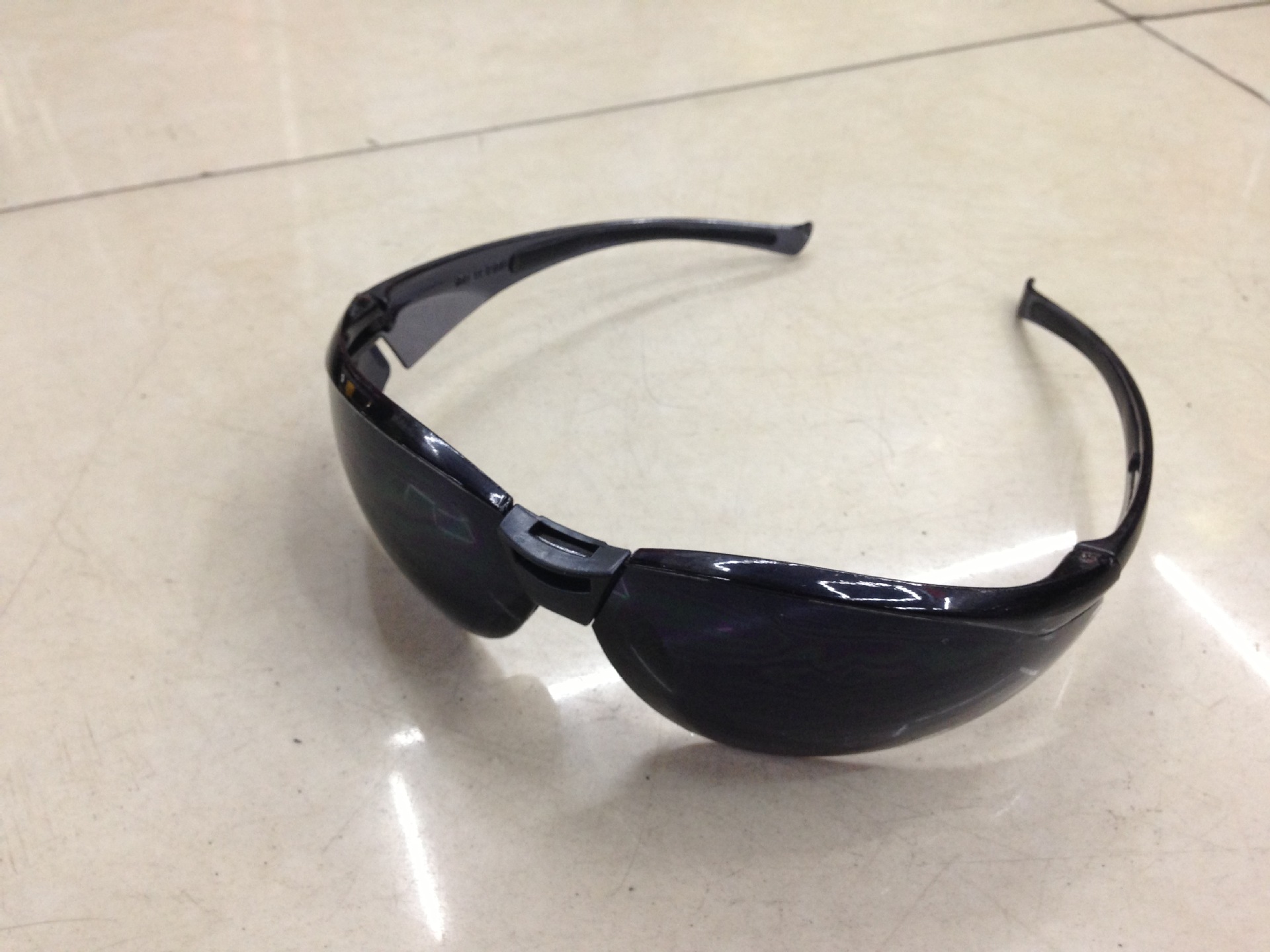 眼镜 818黑色侧面