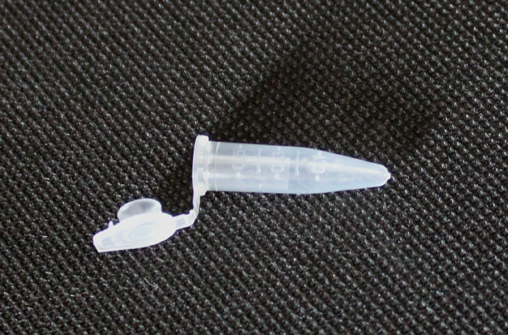 Пластиковая центрифуга емкостью 0,5 мл.