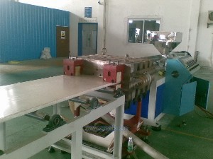 POM PP ABS PC PA塑料厚板机 塑料挤出机 塑料厚板押出机