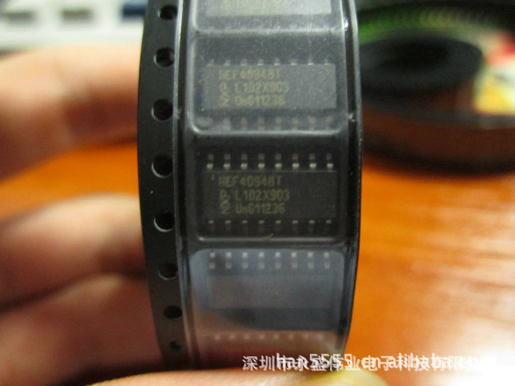 HEF4094BT  3 至 15 V 50mA 8-级 3-态 移位和存储 总线 寄存器