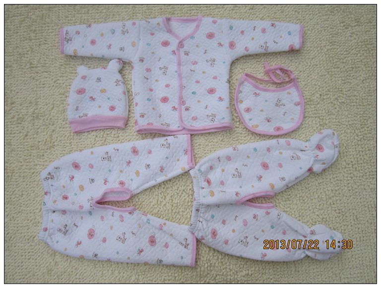Coffret cadeau pour bébé - Vêtements + Fournitures - Ref 1962471 Image 9