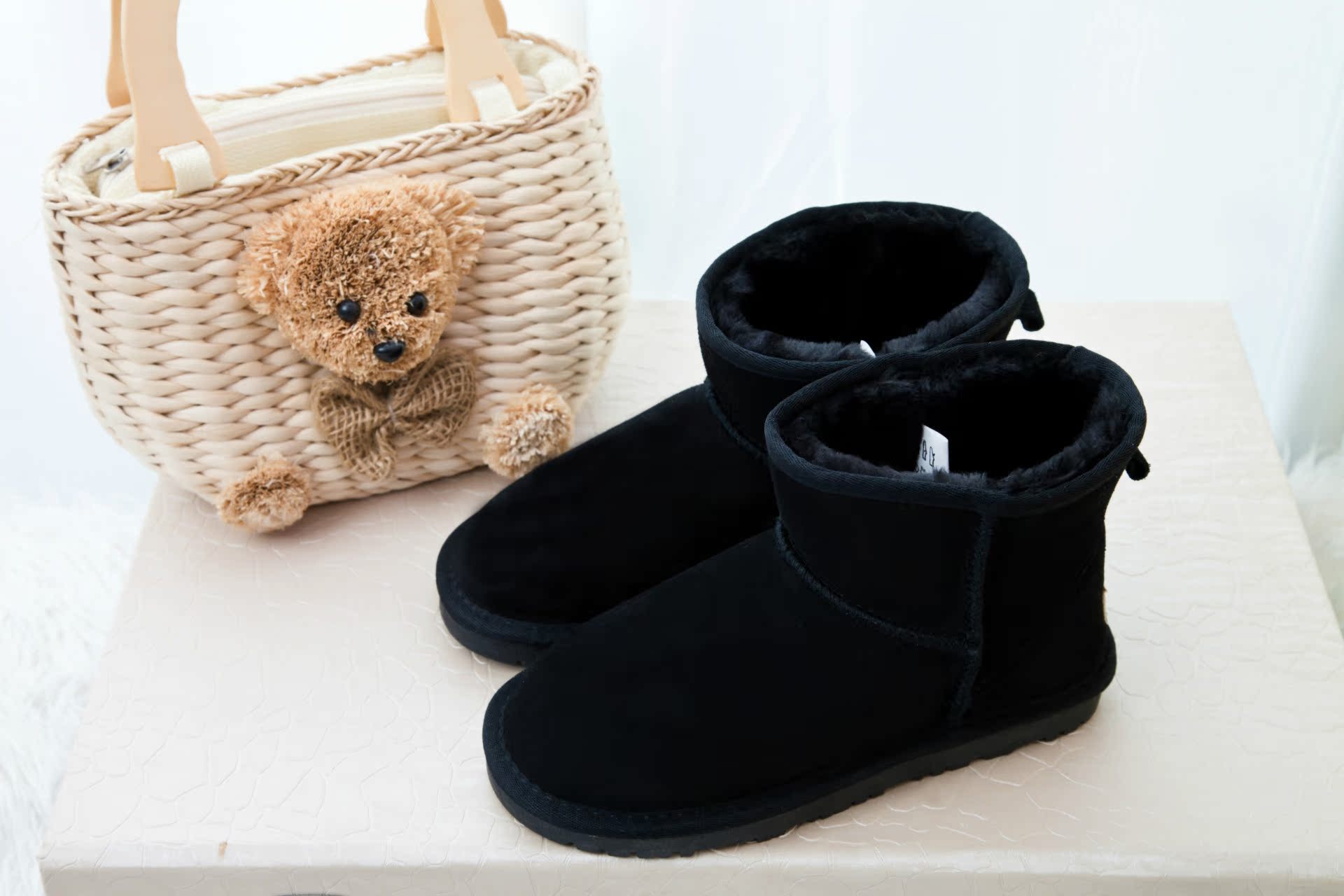 1049898409_1793995830