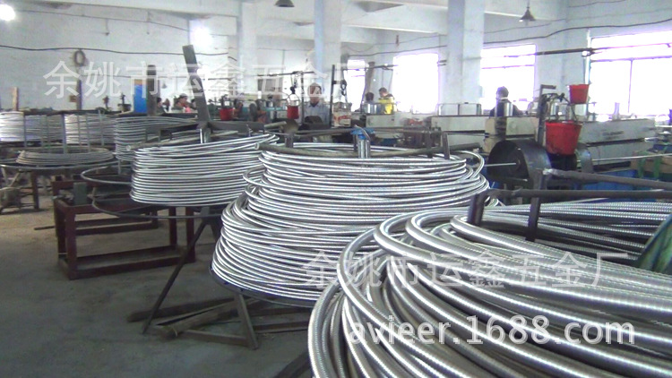 Wholesale 304 stainless steel corrugated tubes for 4-inch, 6-inch and 1-inch cold and hot water inlet hoses of solar water heaters undefined