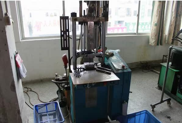 912832403_1749290229