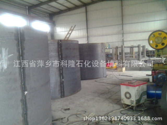 塔內件正在製造氨水過濾器