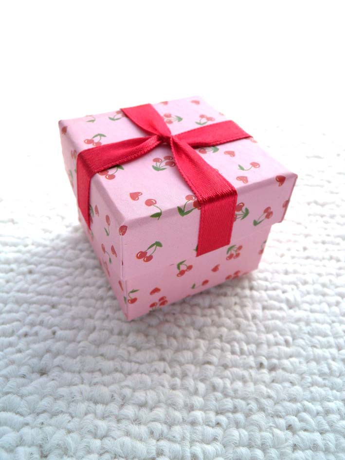 现货首饰包装纸盒批发 樱桃戒指耳钉饰品盒 可来样定做