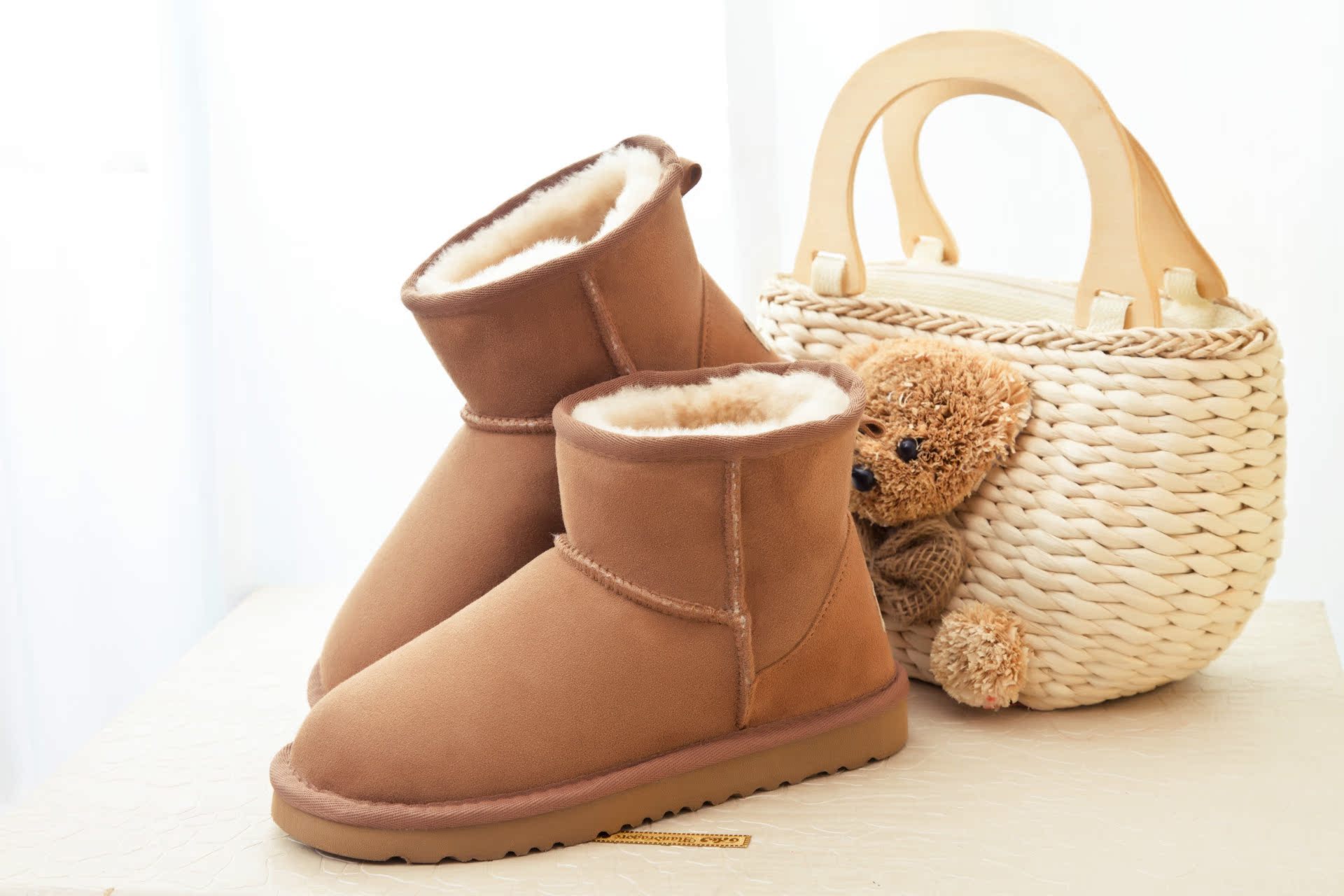 1049889971_1793995830