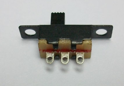 自动化生产高品质小电流拨动开关 SS12F15G5 竖柄三脚安装孔黑壳