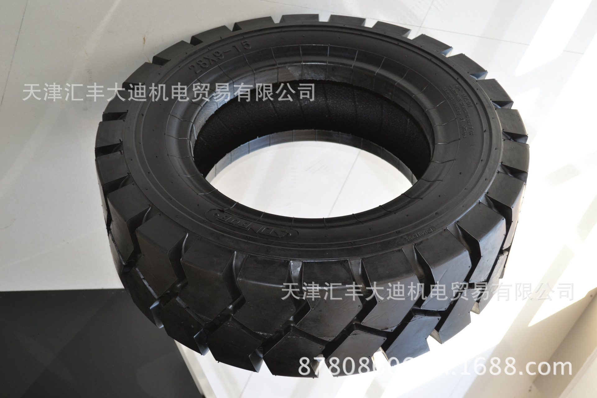 厂家直销大迪三吨叉车轮胎 28x9-15叉车轮胎实心轮胎叉车充气轮胎