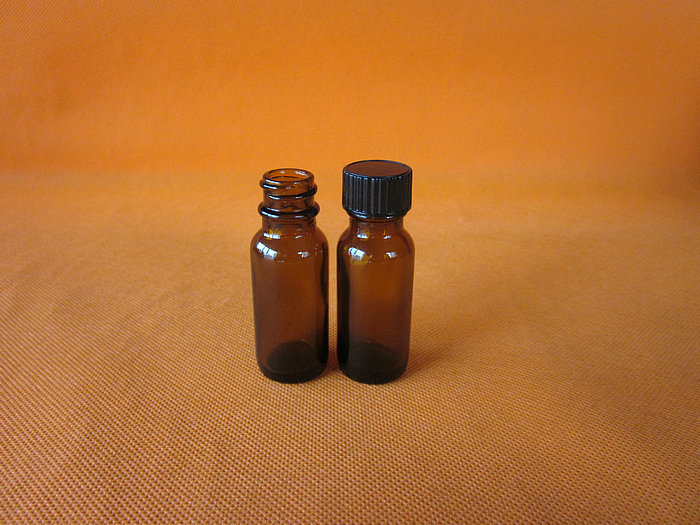 15ml棕色螺纹窄口试剂瓶