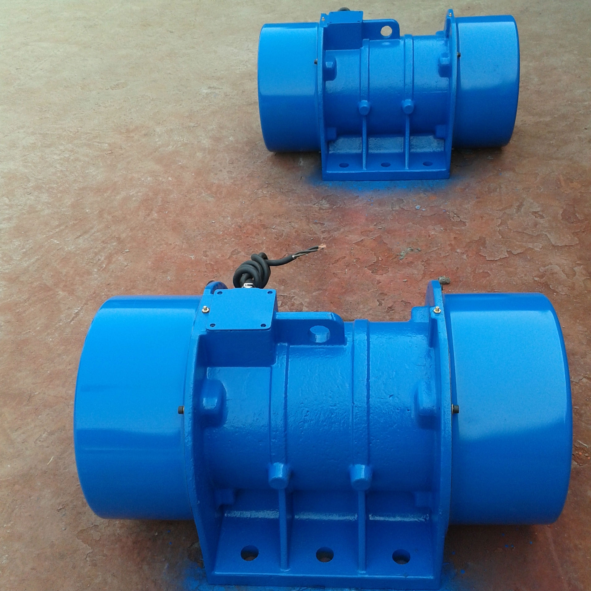 专供供应xvm-100-6振动电机、7.5KW震动电机