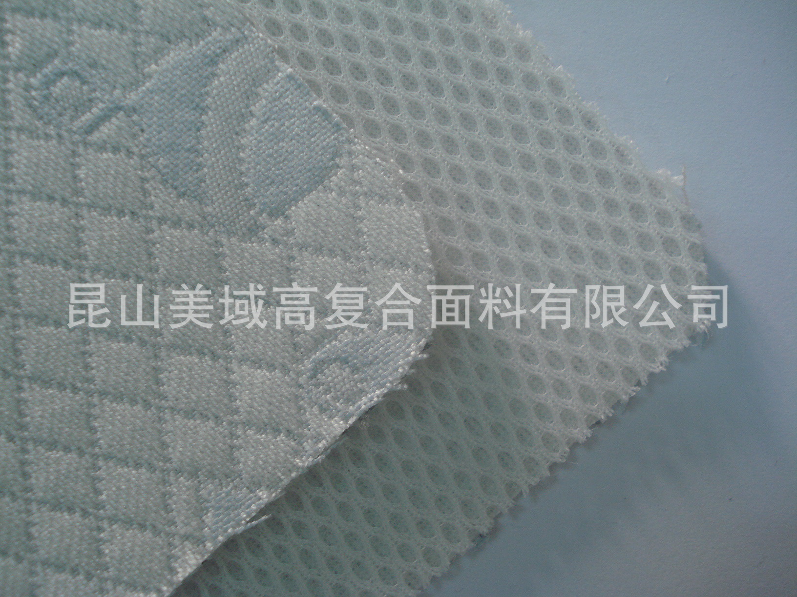 提花竹炭纖維+3D網佈對比