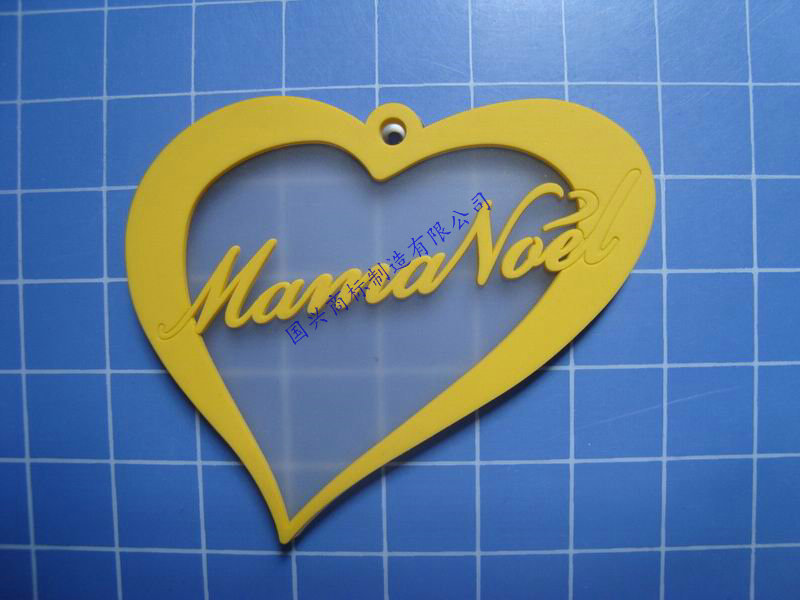 专业生产PVC胶章、环保PVC胶章、硅胶、植绒标等系列胶章t恤商标