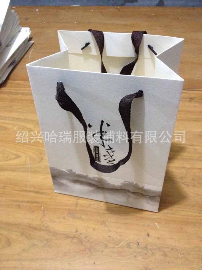 艺术纸手提袋215X285X150mm，500个起做11元一