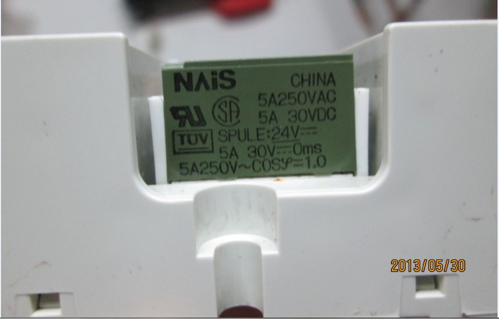 继电器  PA1A-24V  (含底座）
