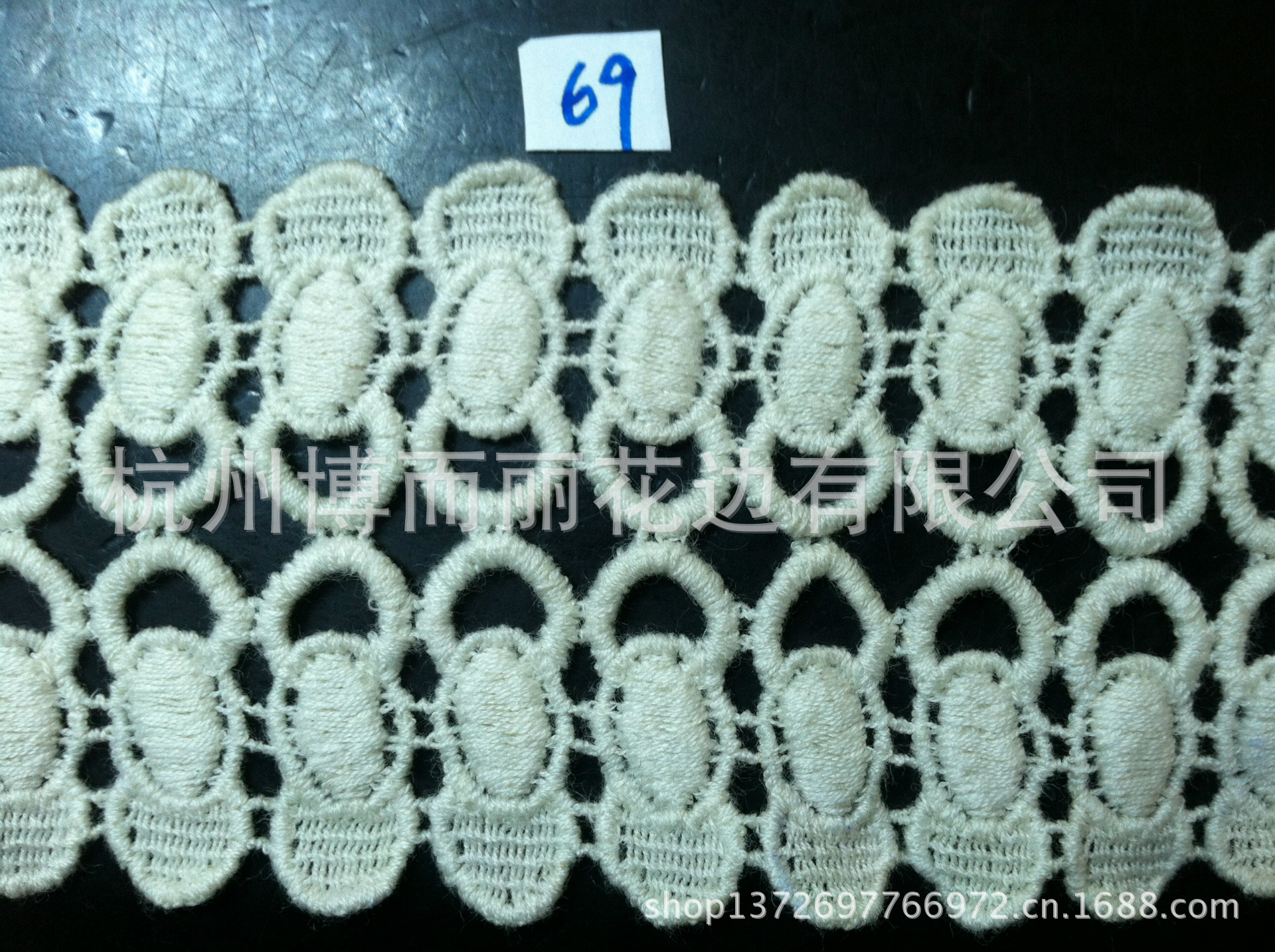 【商家推荐】供应纯棉绣花布 水溶花边绣花布 时装用布 品质保证