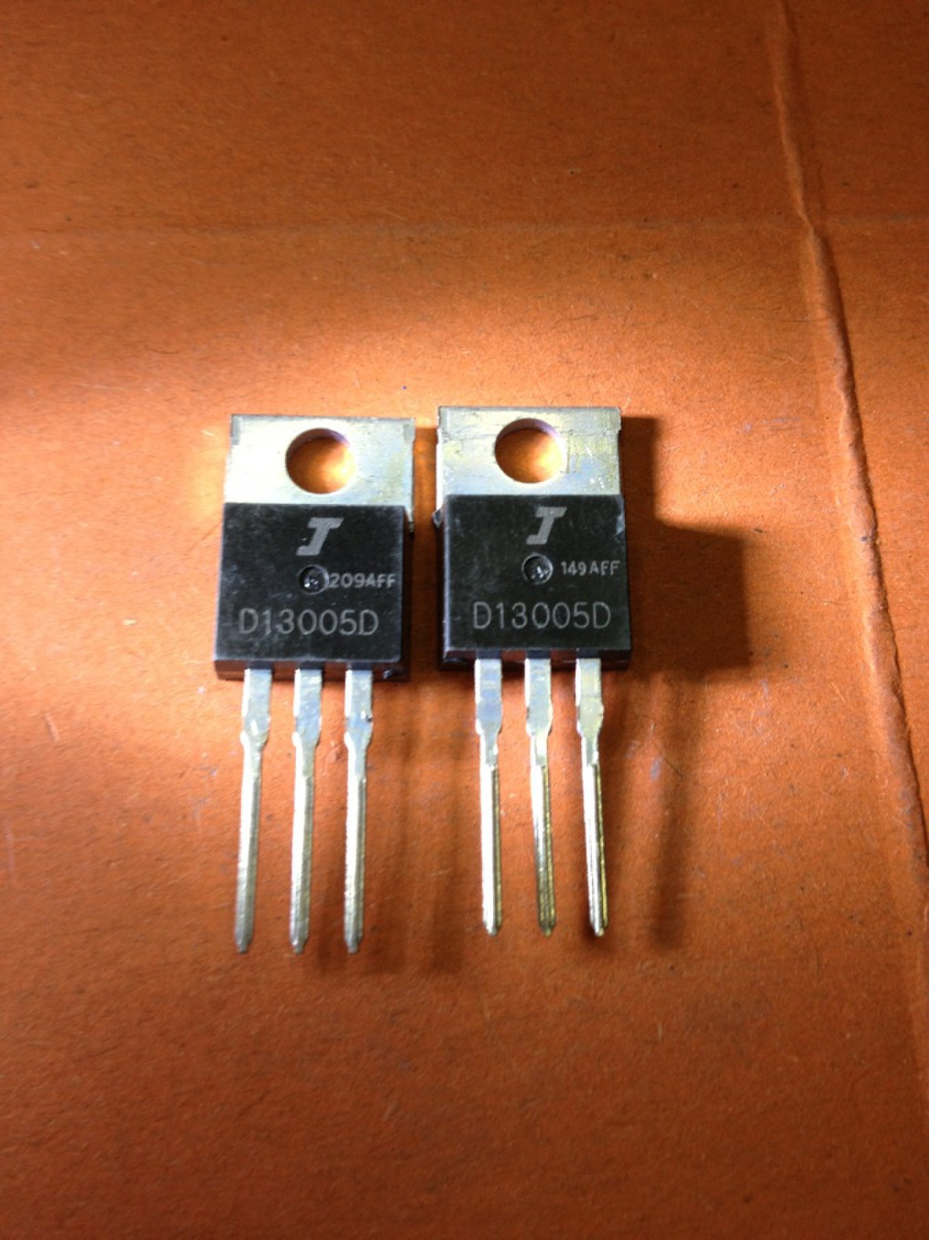 专营三极管批发全新D13005D D13005