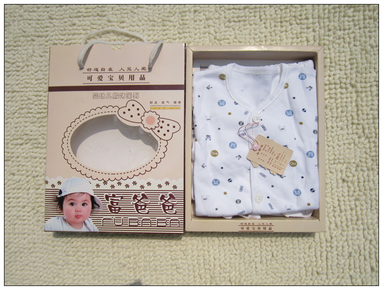 Coffret cadeau pour nouveau-né - Vêtements + Fournitures - Ref 1965107 Image 6